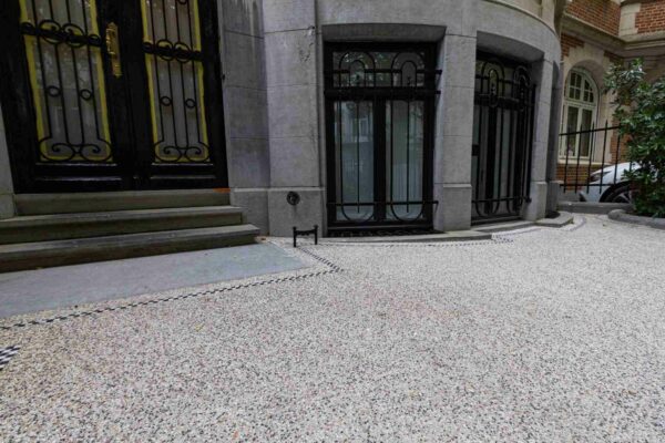 Revêtement de sol en granito pour entrée d’immeuble résidentiel