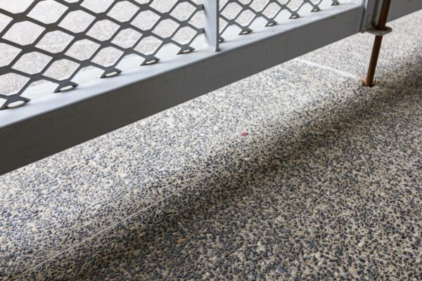 abords en béton lavé résistants trafic quotidien