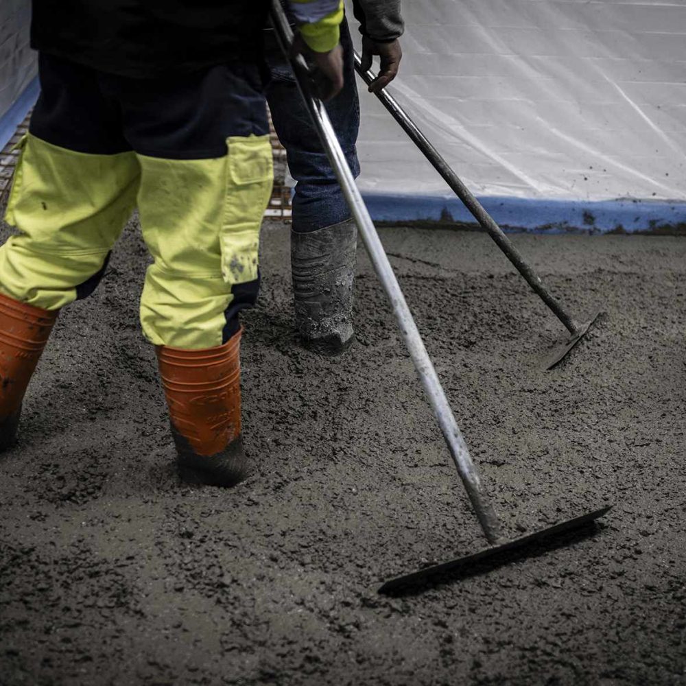 Mise à niveau d’une chape béton fraîche – préparation de sol béton lissé en Belgique