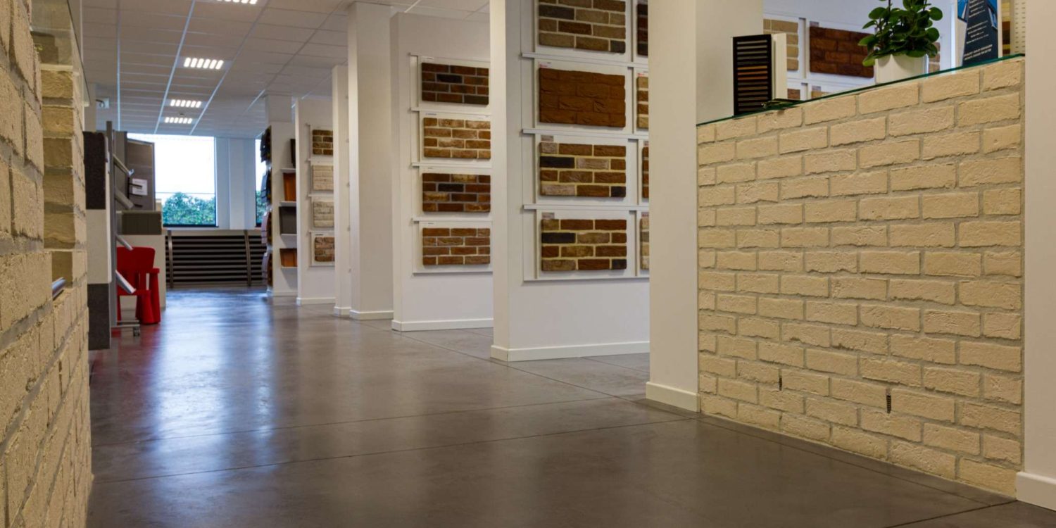 Sol béton esthétique pour espace d’exposition bâtiment