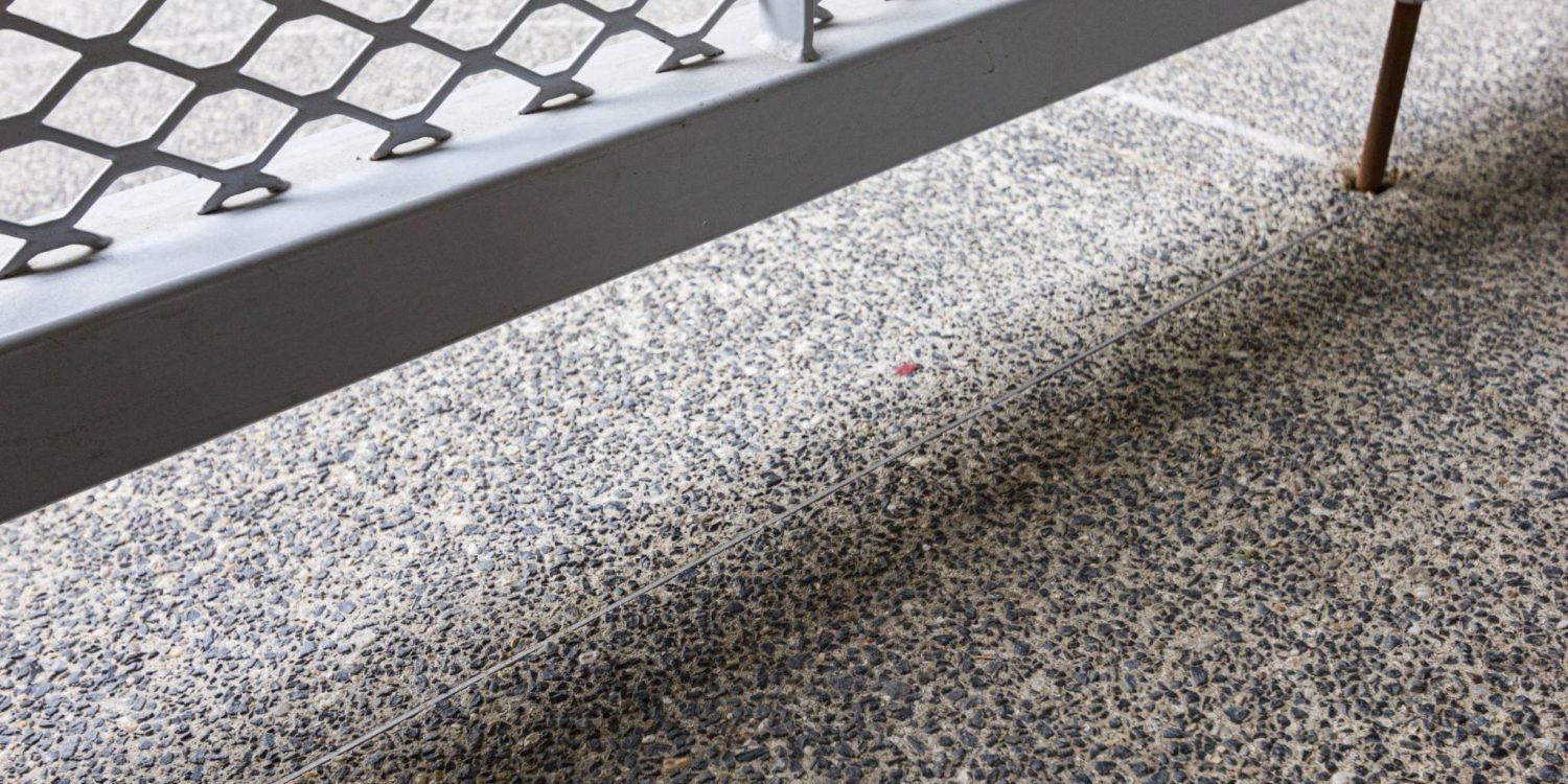 abords en béton lavé résistants trafic quotidien