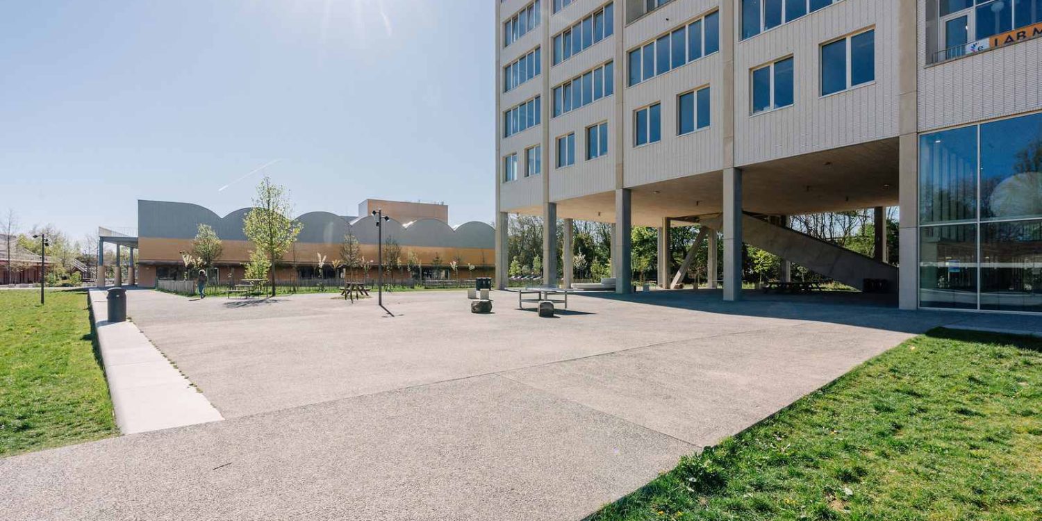 ceria-anderlecht-esplanade-beton-lave-02